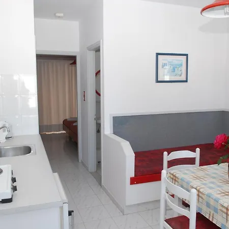 Lenaki Apart Otel *